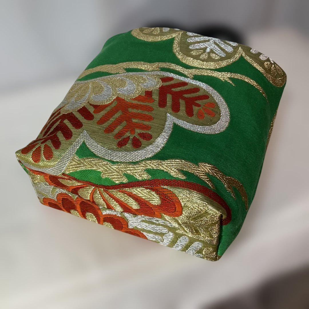帯リメイク　ボストンバッグ風　銀色地　金　緑色　植物　刺繍 アンティーク花柄刺繍トートバッグ 緑色金糸銀糸袋帯生地バッグ