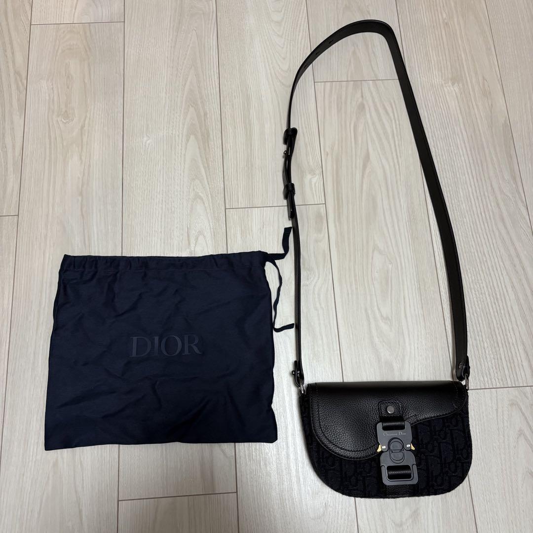 【お洒落】Dior★サドル メッセンジャーバッグ ☆素敵！大人気【 DIOR 】SADDLE メッセンジャーバッグ (Dior