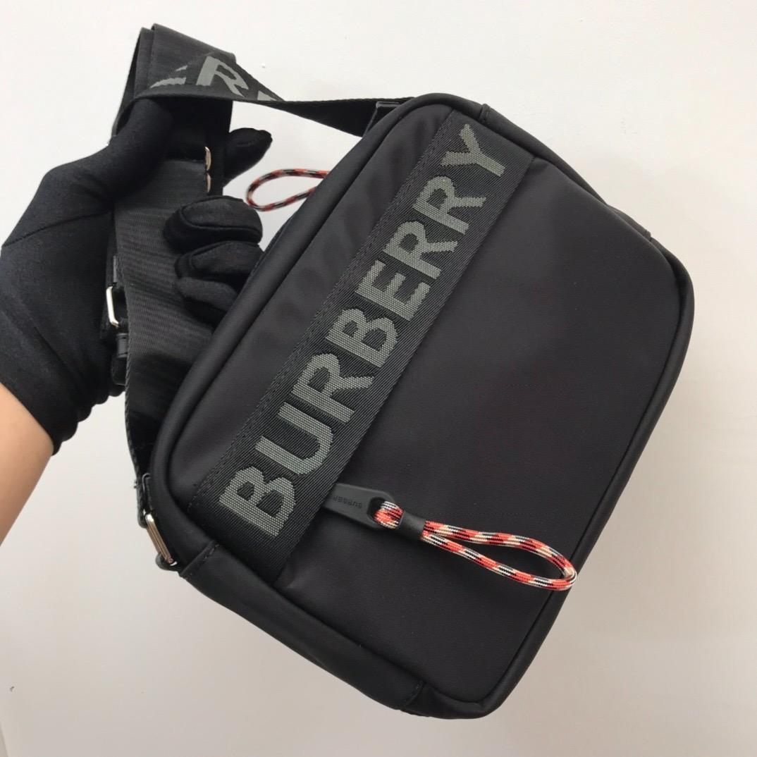 BURBERRY ブラック メッセンジャーバッグ ⭐BURBERRY⭐ ブラック メッセンジャーバッグ⭐ - メルカリ