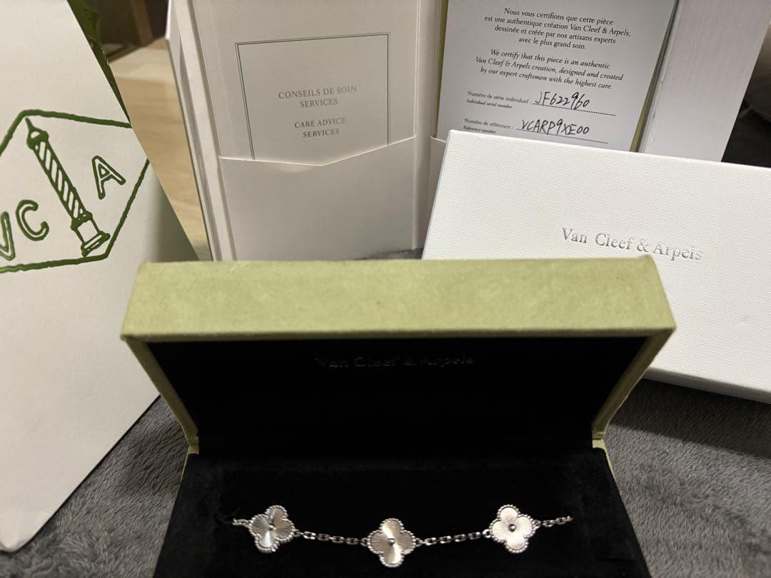 Van Cleef Arpels フラワーブレスレット目立った傷や汚れなし