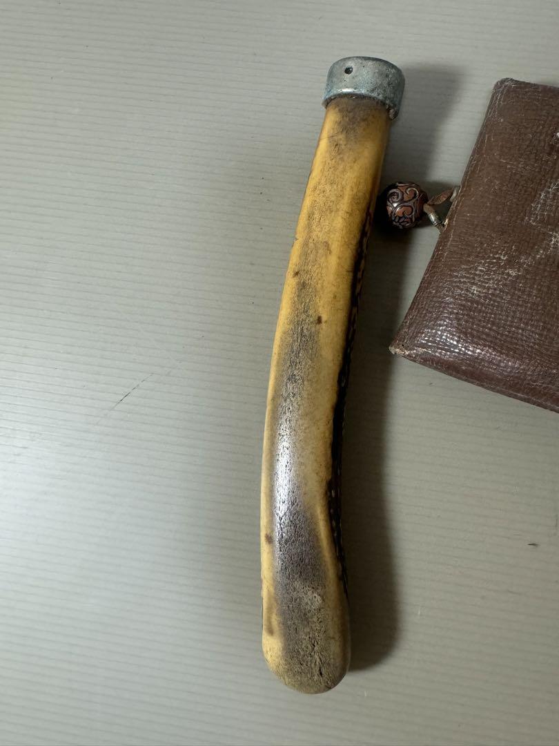 2121  骨董　古い煙草入れ　根付彫刻キセル入れ　時代物