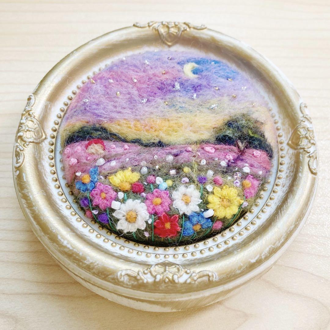 羊毛フェルトブローチ★ハンドメイド★刺繍★ビーズ★色彩豊かなお花達