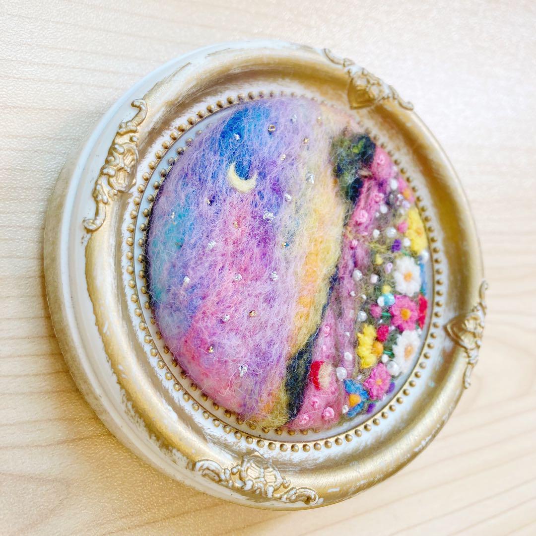 羊毛フェルトブローチ★ハンドメイド★刺繍★ビーズ★色彩豊かなお花達
