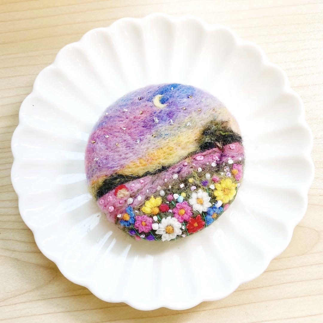 羊毛フェルトブローチ★ハンドメイド★刺繍★ビーズ★色彩豊かなお花達