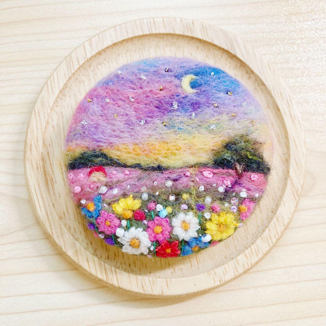 羊毛フェルトブローチ★ハンドメイド★刺繍★ビーズ★色彩豊かなお花達