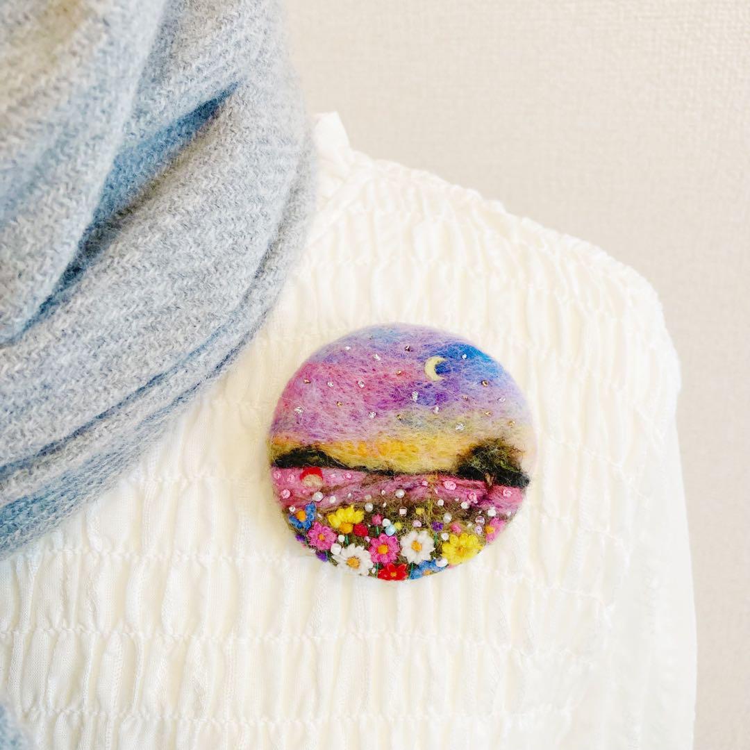 羊毛フェルトブローチ★ハンドメイド★刺繍★ビーズ★色彩豊かなお花達