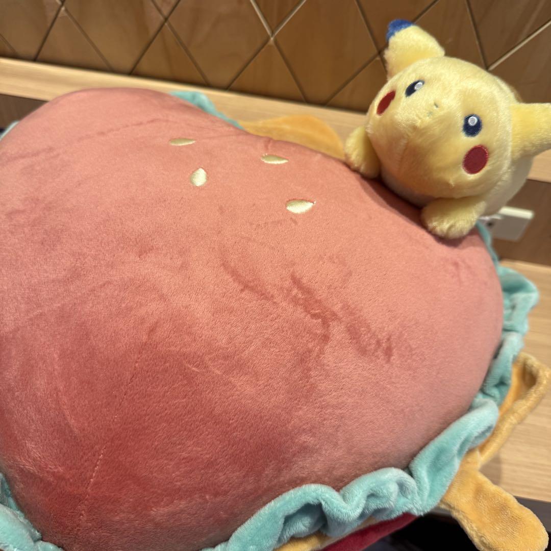 PIKACHU DINER クッション　ハンバーガー　ピカチュウダイナー