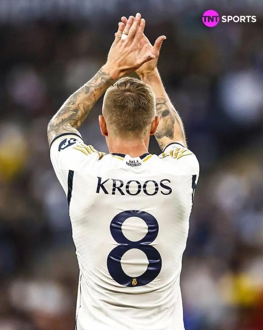 レアル・マドリード KROOS 8 クロースユニフォーム レアル・マドリード KROOS 8 クロースユニフォーム