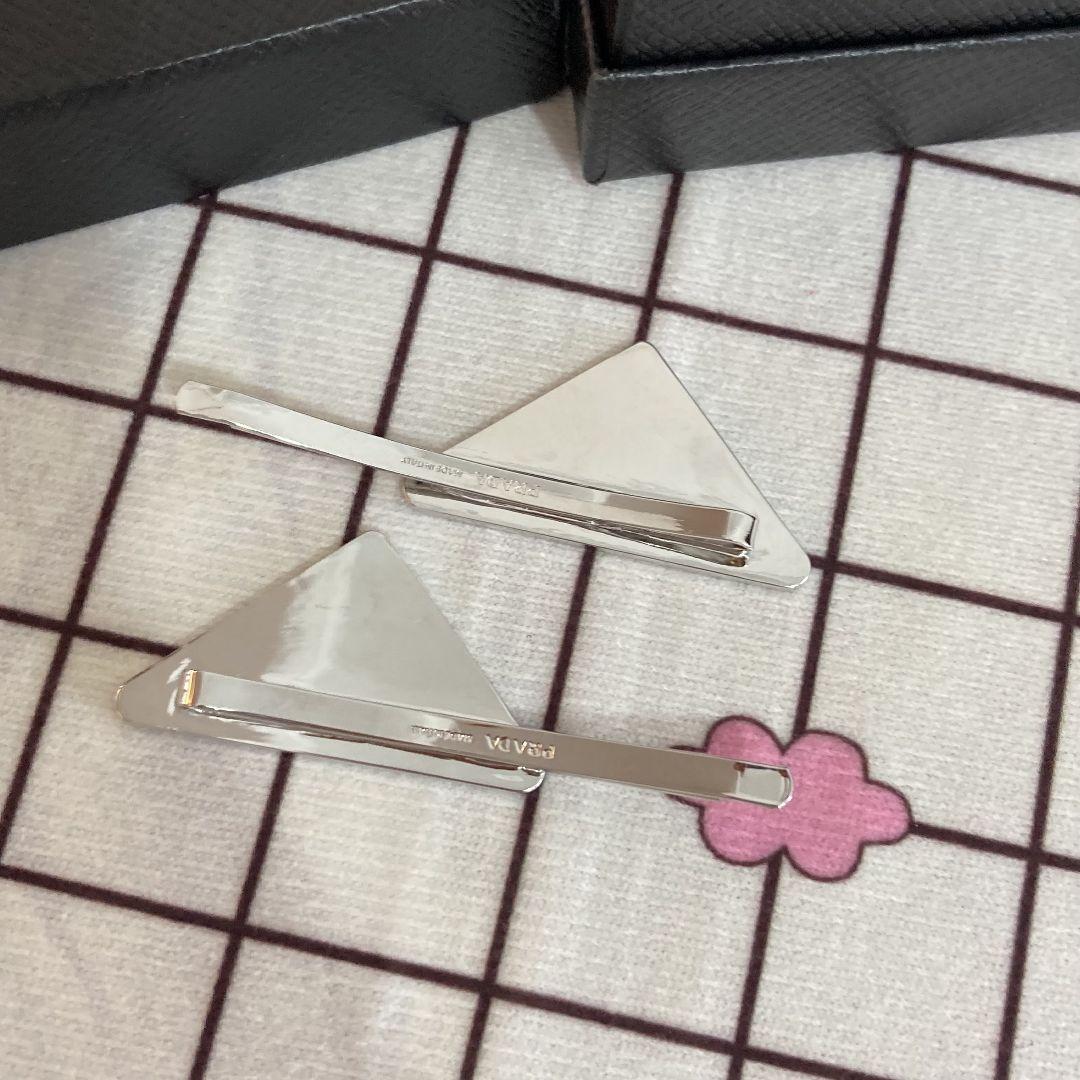 PRADA メタルヘアクリップ シルバー PRADA(プラダ) Metal Hair Clipヘアクリップ シルバー｜【公式