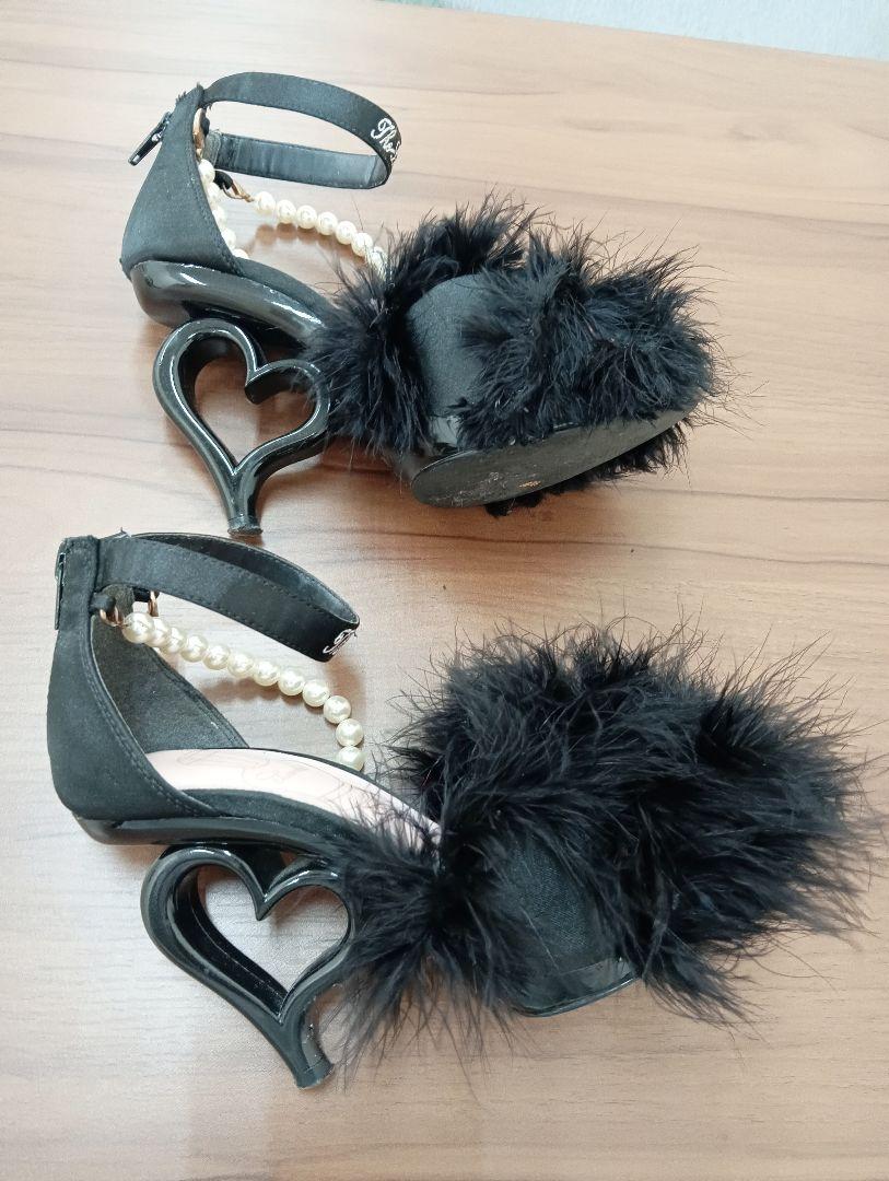 美品　SWANKISS ファー付きブラックハイヒール Mサイズ　靴