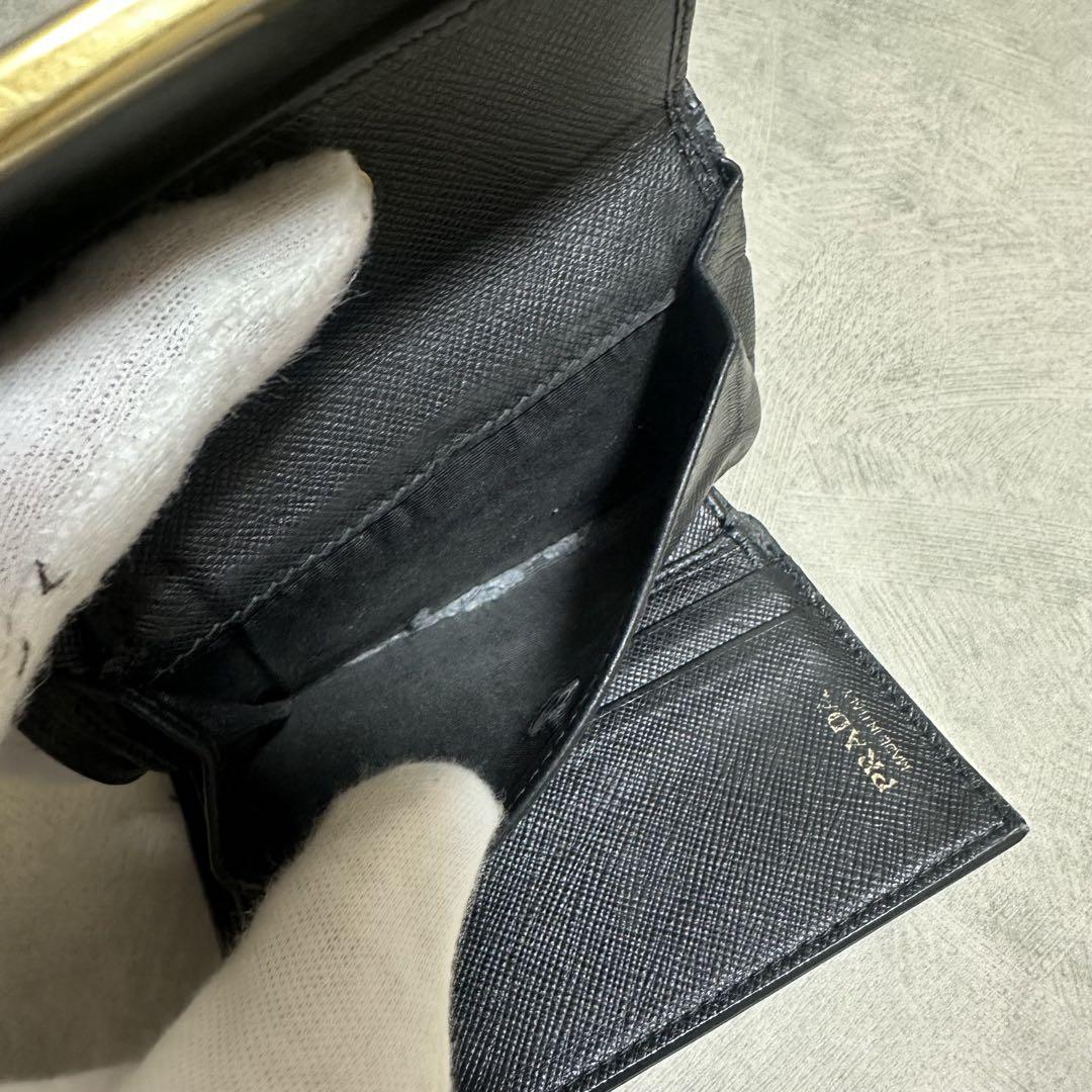 プラダ 折り財布