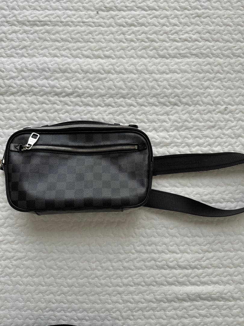 ルイ ヴィトン ボディバッグ ダミエ グラフィットアンブレールLOUIS VUITTON