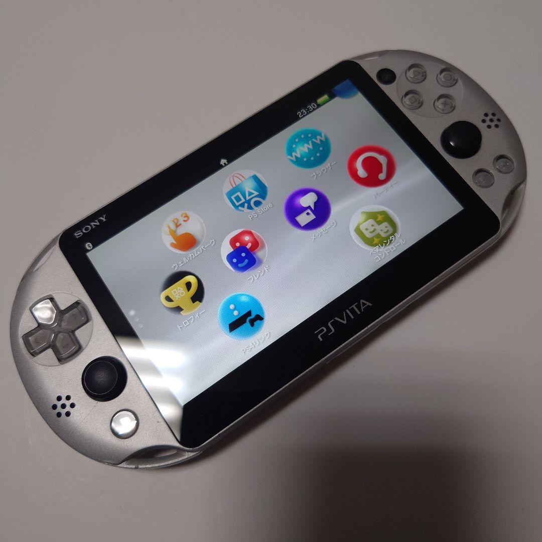 PS Vita PCH-2000 シルバーやや傷や汚れあり