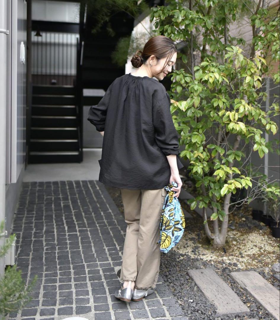 OURHOME 柔らかな透け感 リボンギャザーブラウス　ブラック