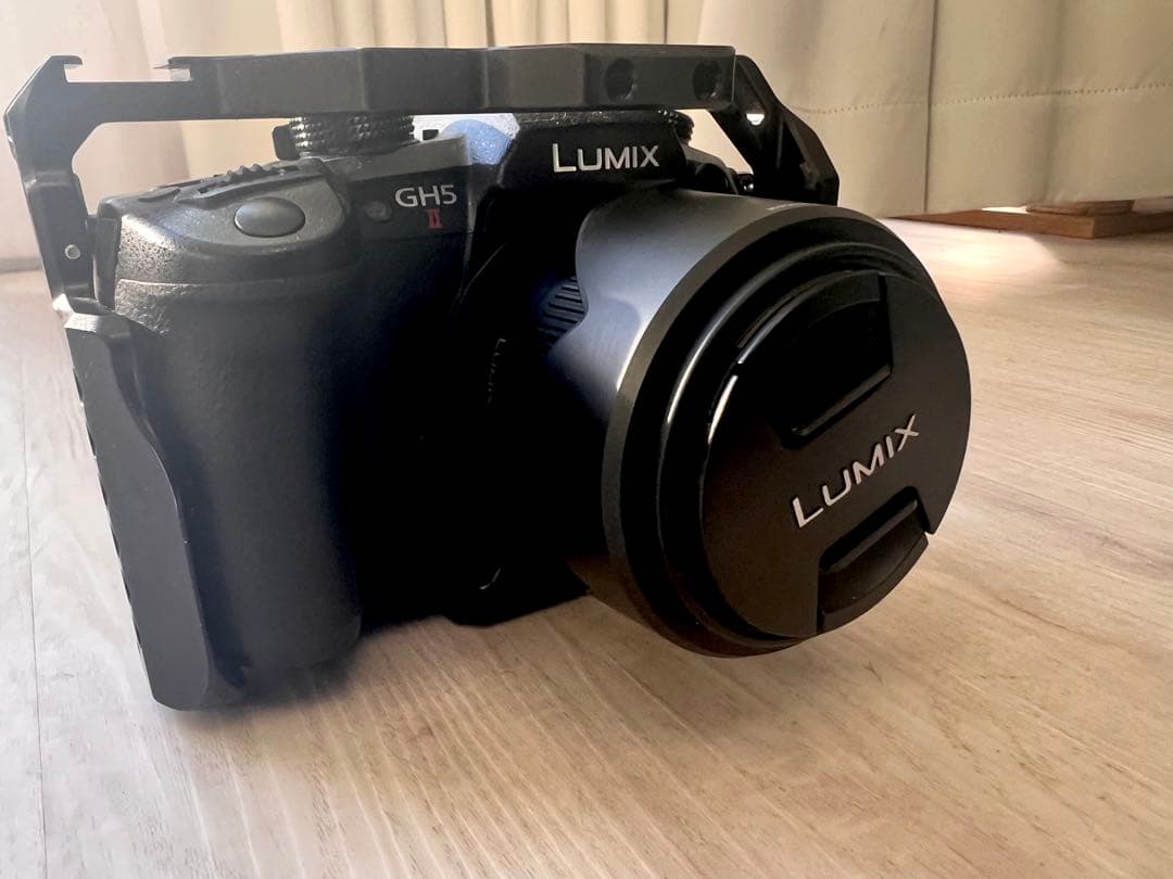 LUMIX GH5 MARK2 ミラーレス一眼 ケージ付き+オマケ LUMIX GH5 MARK2 ミラーレス一眼 ケージ付き+オマケ