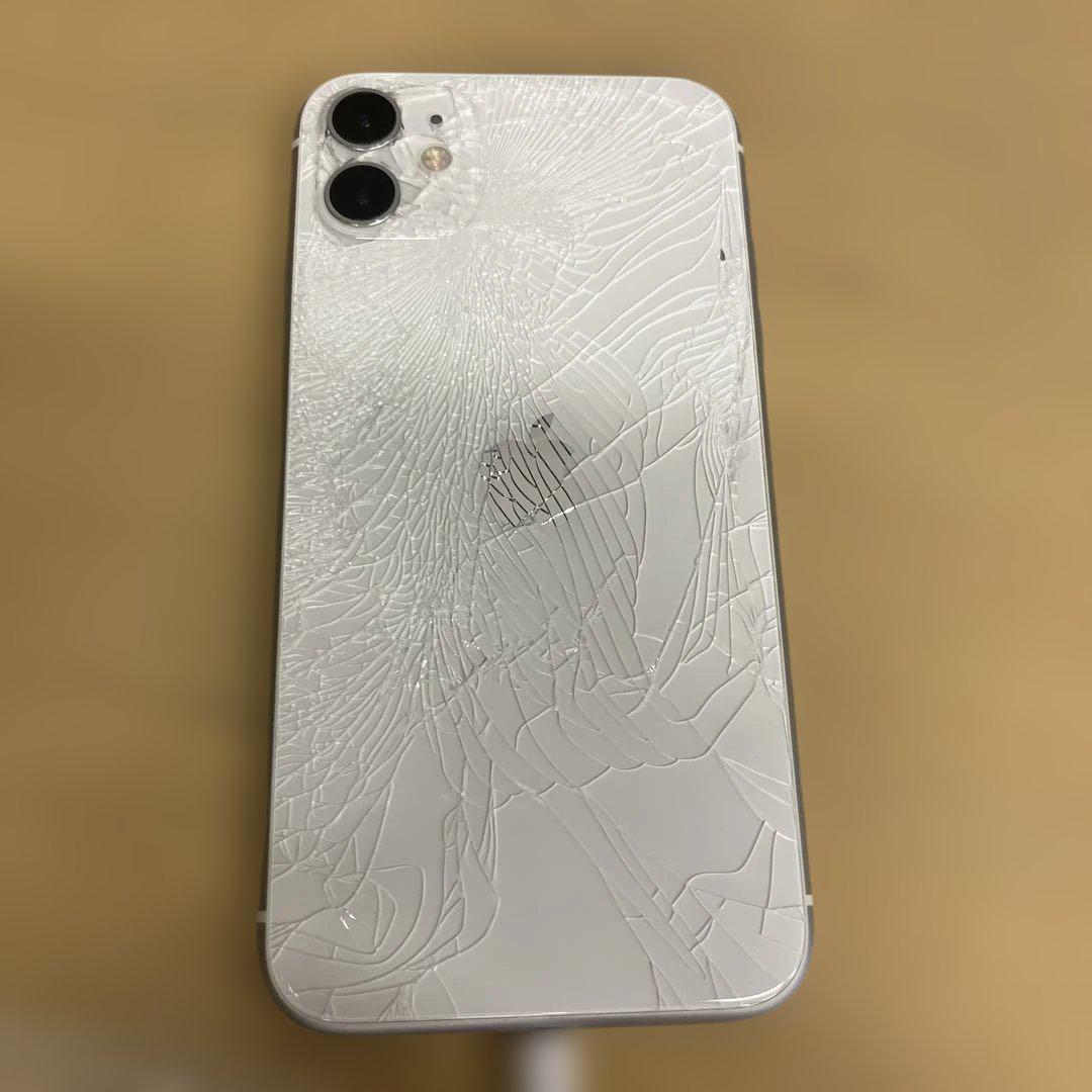 Iphone11 本体のみ 128GB SIMフリー　バッテリー73％　背面割れ