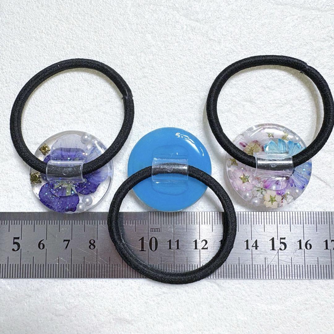 ⑥①レジンヘアゴム。3コセット。マトリカリア。花かんざし