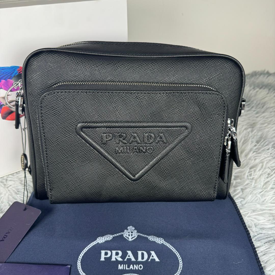 PRADA ブラック ショルダーバッグ