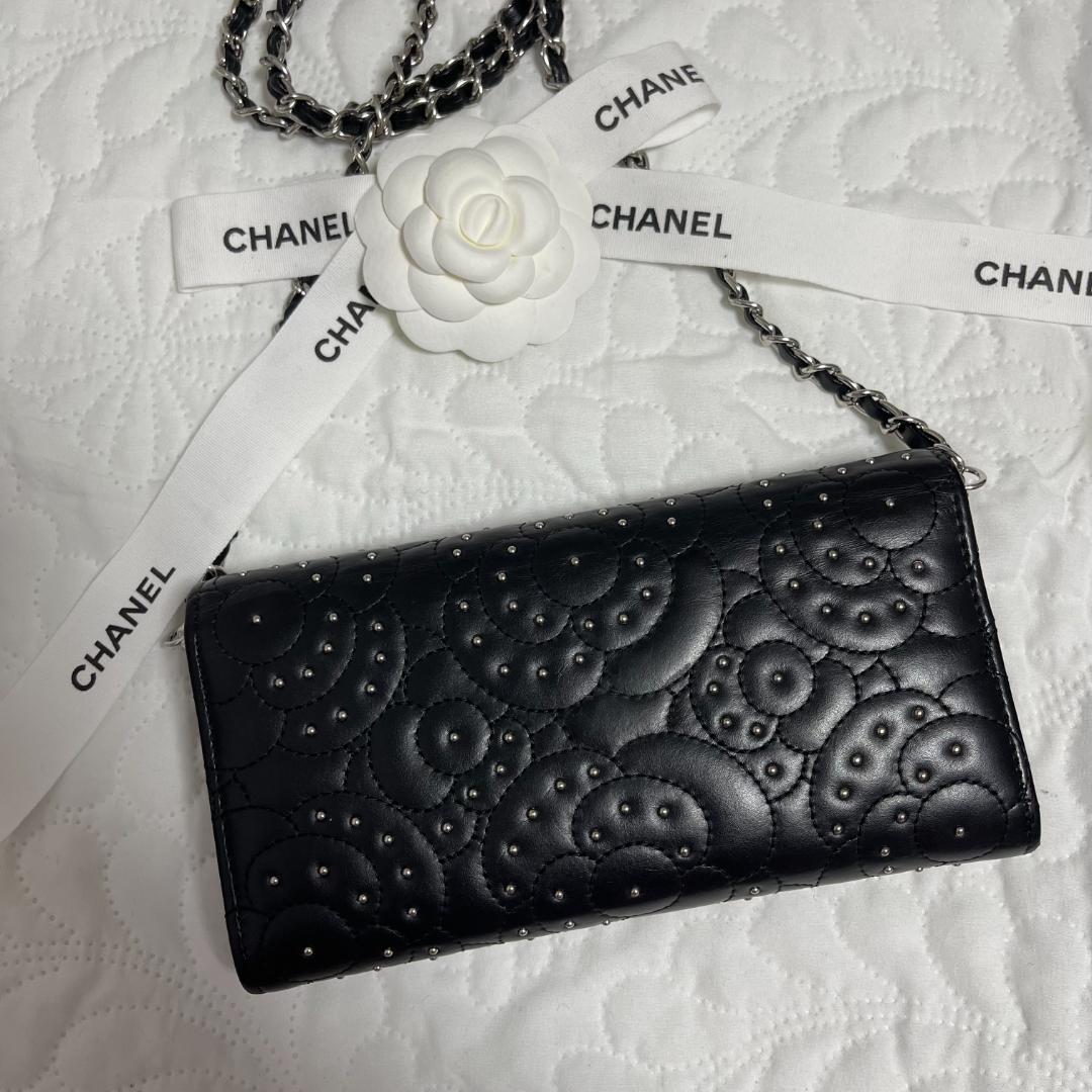 ✴︎ CHANEL ✴︎シャネル カメリア スタッズ ラムスキン 長財布