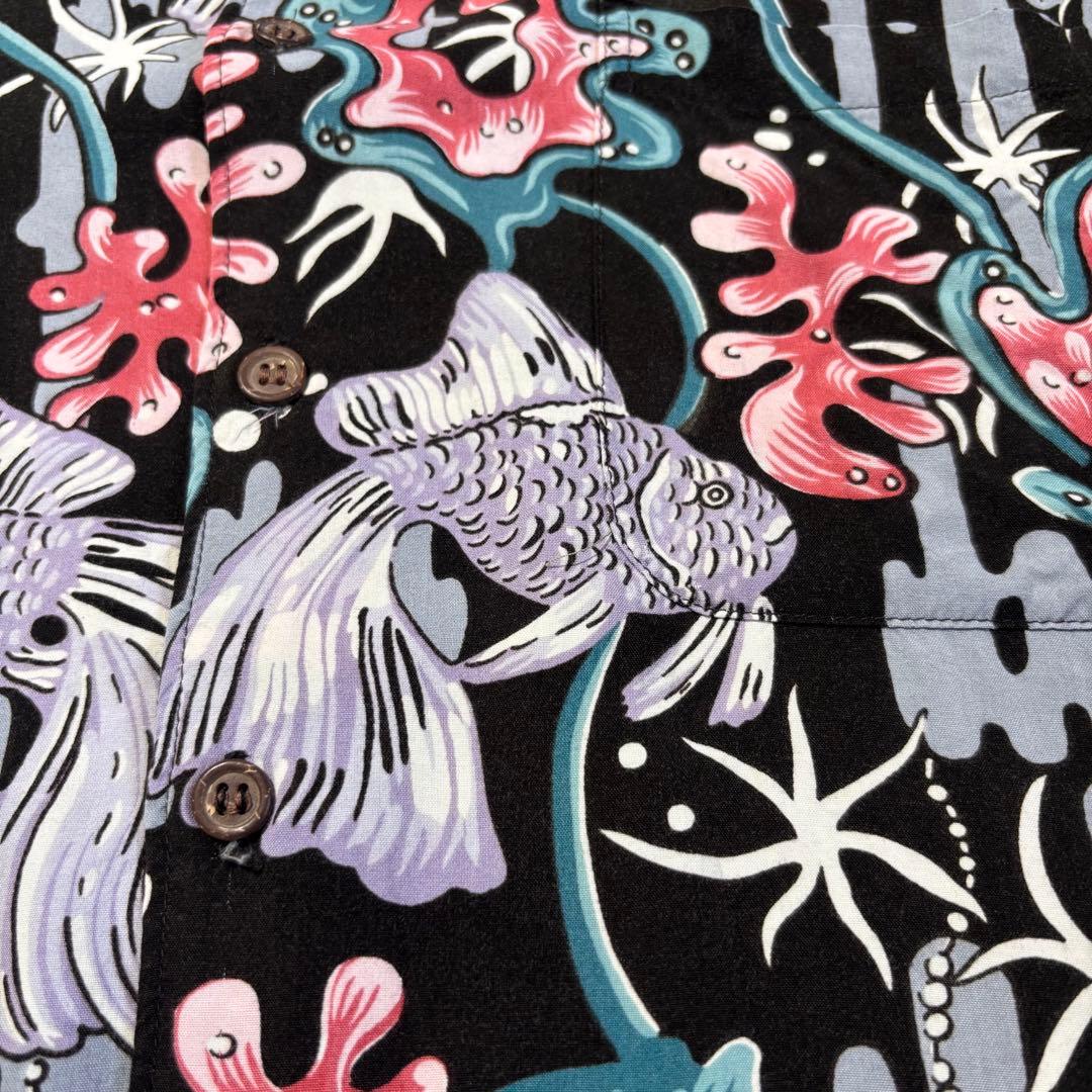 【USAダイヤモンドヘッド】レインスプーナー　金魚　アロハ　ブラック　総柄