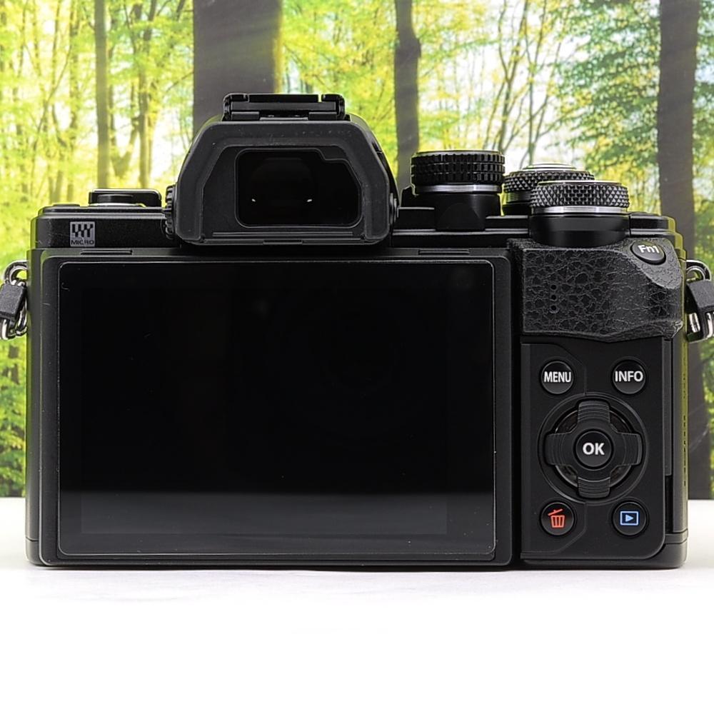 ショット数758枚！WiFi機能つき☆オリンパス E-M10 Mark Ⅱ