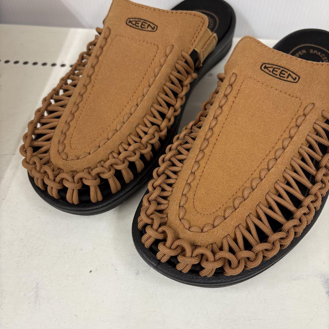 靴 KEEN UNEEKII SLIDE 2564
