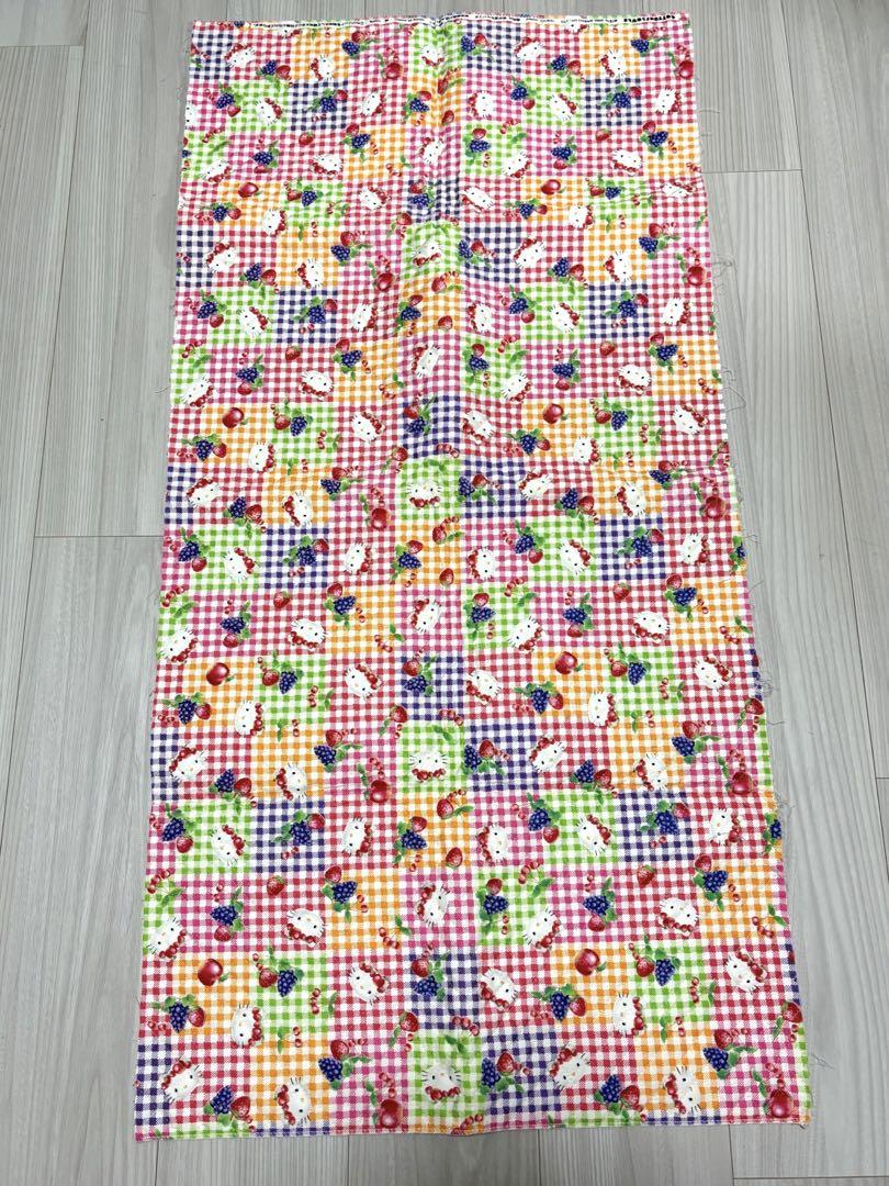 レア　ハローキティ　キルティング生地　2002年製　107cm×52.5cm