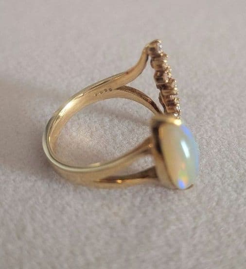 K18YGオパール ダイヤモンドリング K18YGオパール ダイヤモンドリング