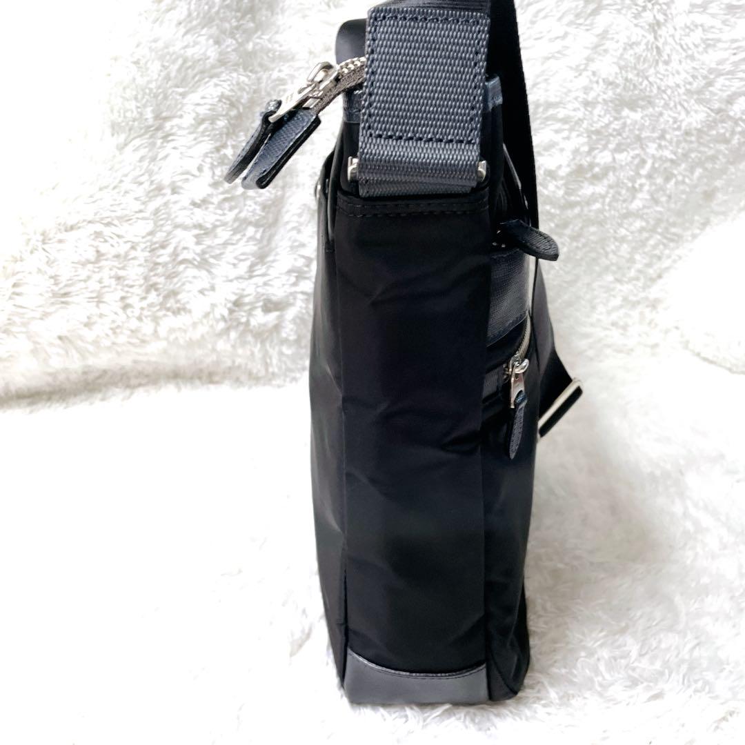美品✨タケオキクチ ショルダーバッグ ブラック 縦型 肩掛け A4 日本製 黒