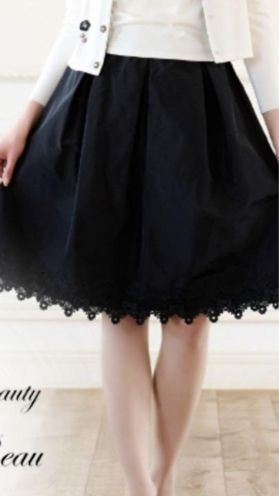 42 Skirt タフタ素材 タック入り裾レーススカート 42 Skirt タフタ素材 タック入り裾レーススカート