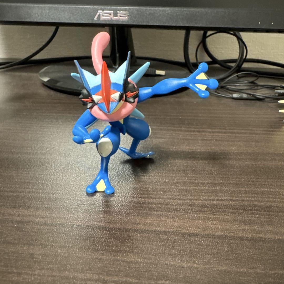 サトシゲッコウガ フィギュア 約10cm - メルカリ