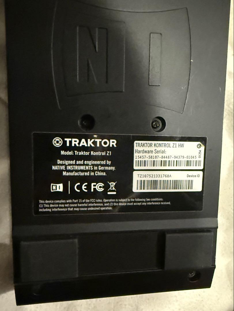 TRAKTOR KONTROL Z1 DJミキサー ケース付き