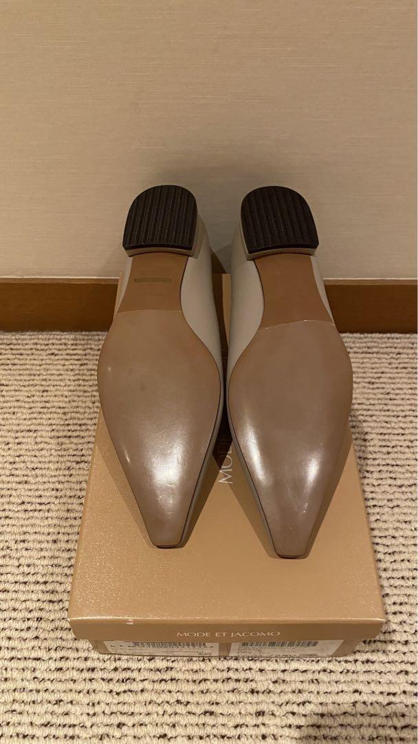 新品　モードエジャコモ・スクエアトゥ フラット　(グレージュ)