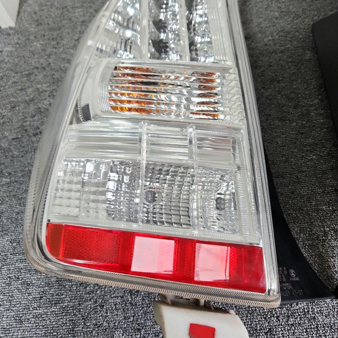 トヨタプリウス　ZVW 30 テールランプセット