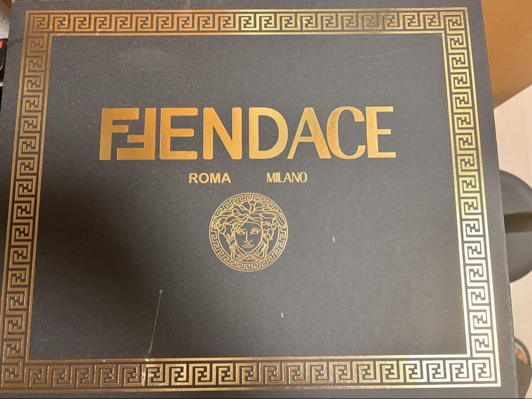 本物保証 正規店（大丸）FENDACEコラボ フェンダーチェ 黒 Ｌ 箱 袋あり