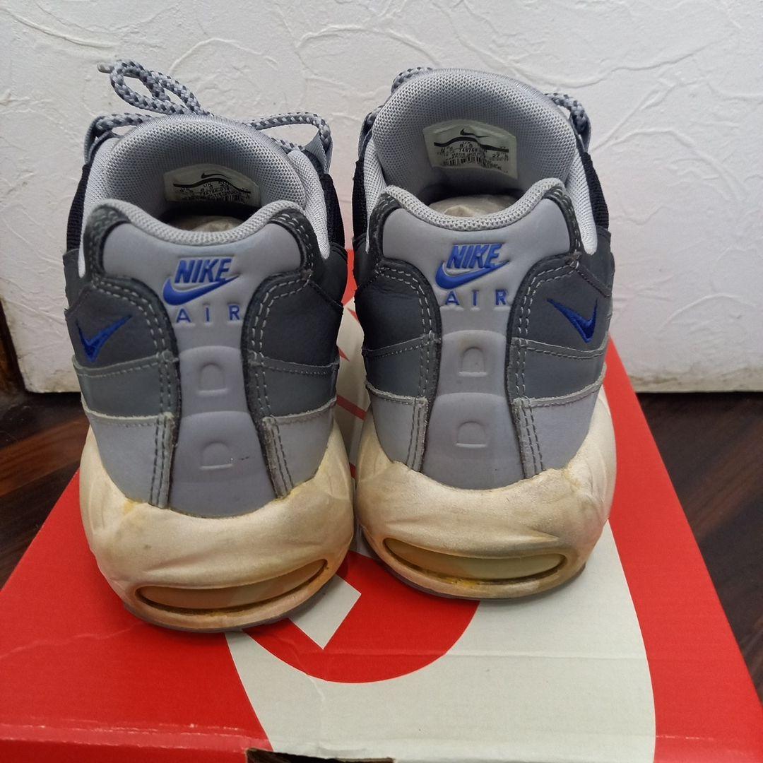 NIKE Air Max 95 エッセンシャル　グレーグラデ