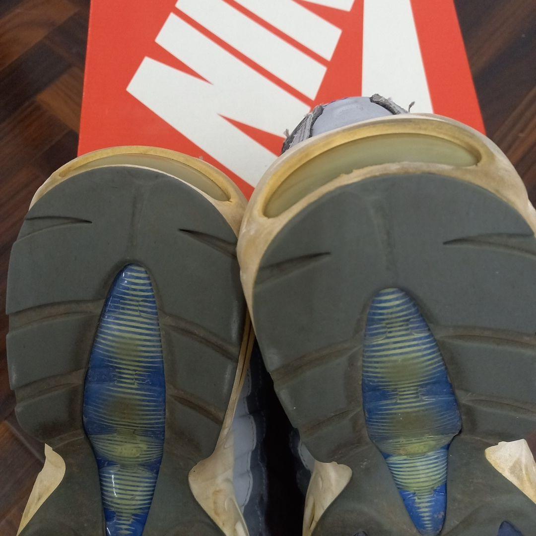 NIKE Air Max 95 エッセンシャル　グレーグラデ
