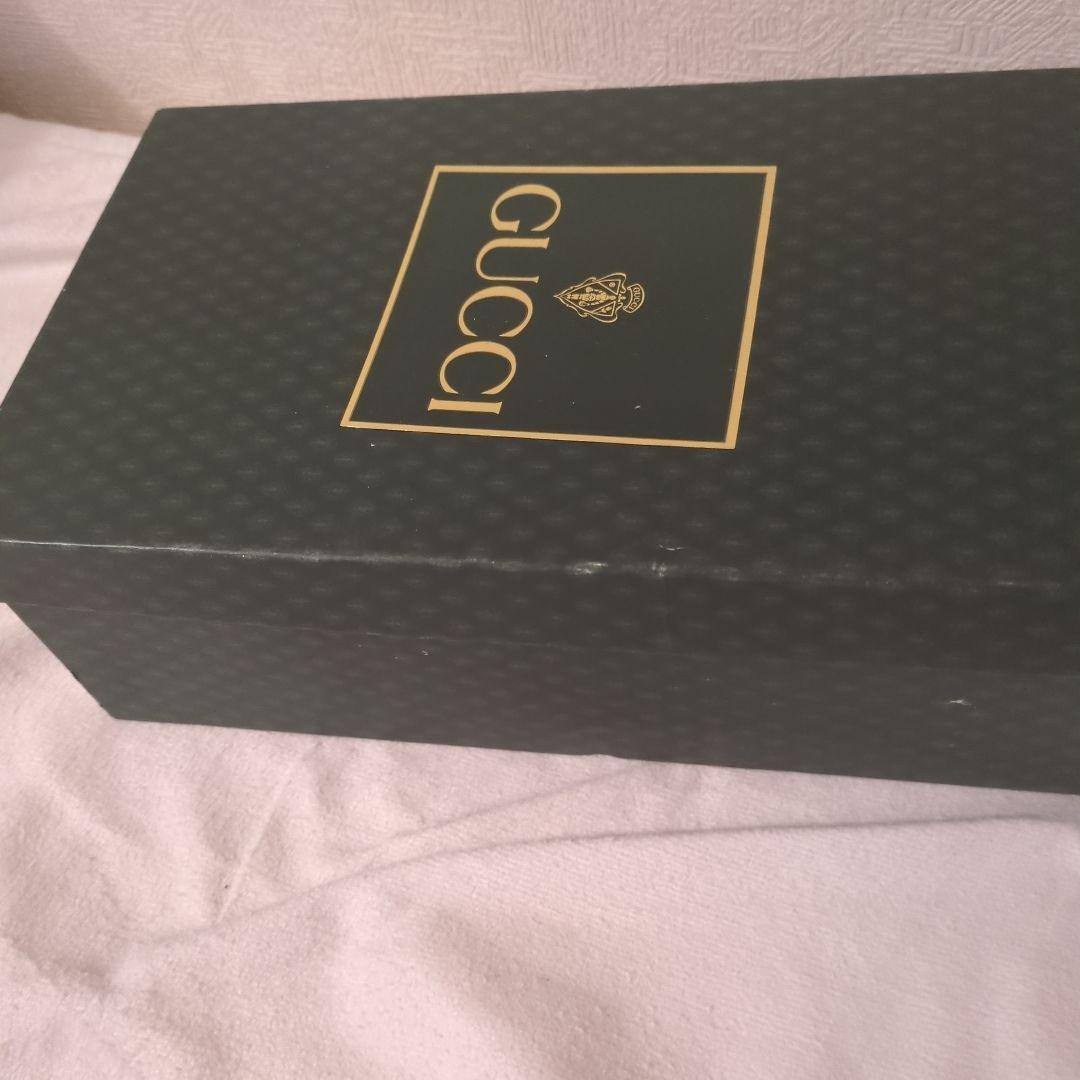 GUCCI　黒 スエード パンプス ゴールドチェーン