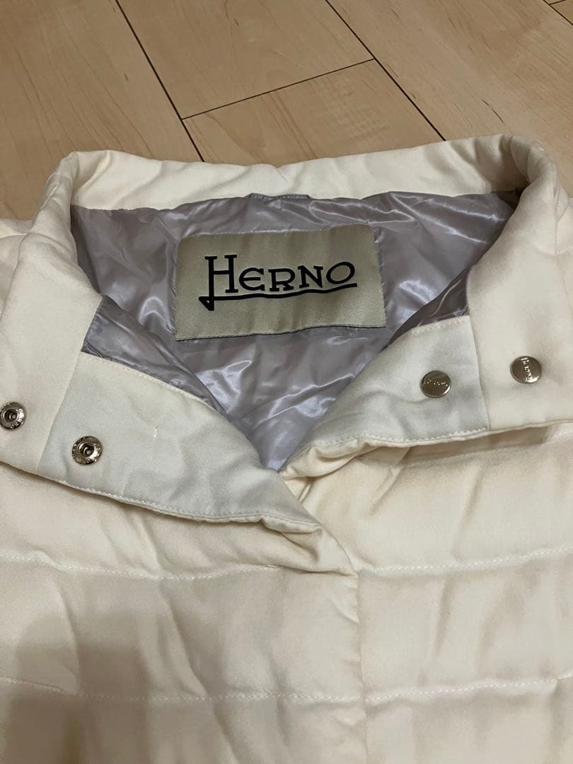 Herno アイボリー ベスト ショートスリーブ Herno アイボリー ベスト ショートスリーブ