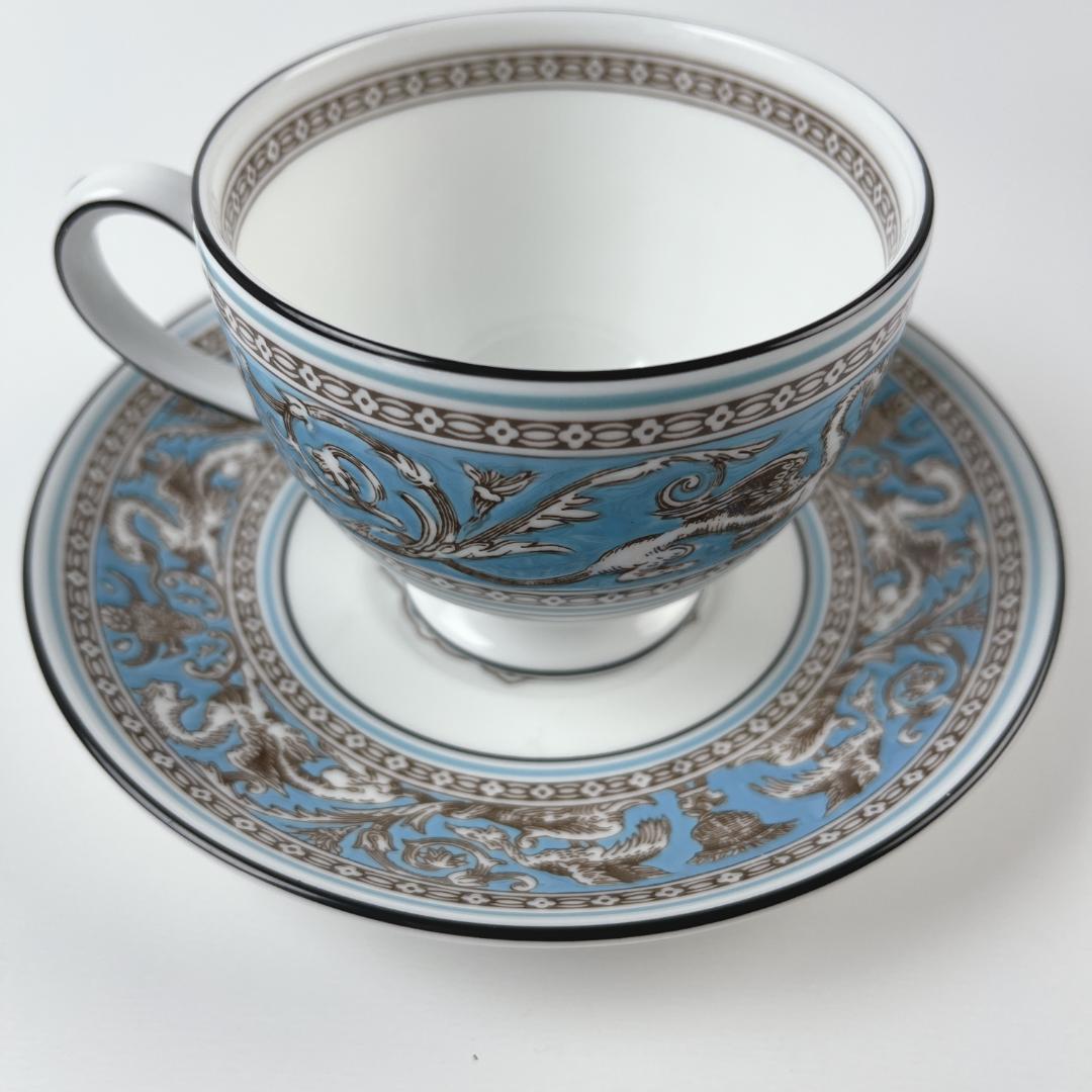 新品・未使用品☘️ ウエッジウッド　フロレンティーン　カップ&ソーサー　黒壺