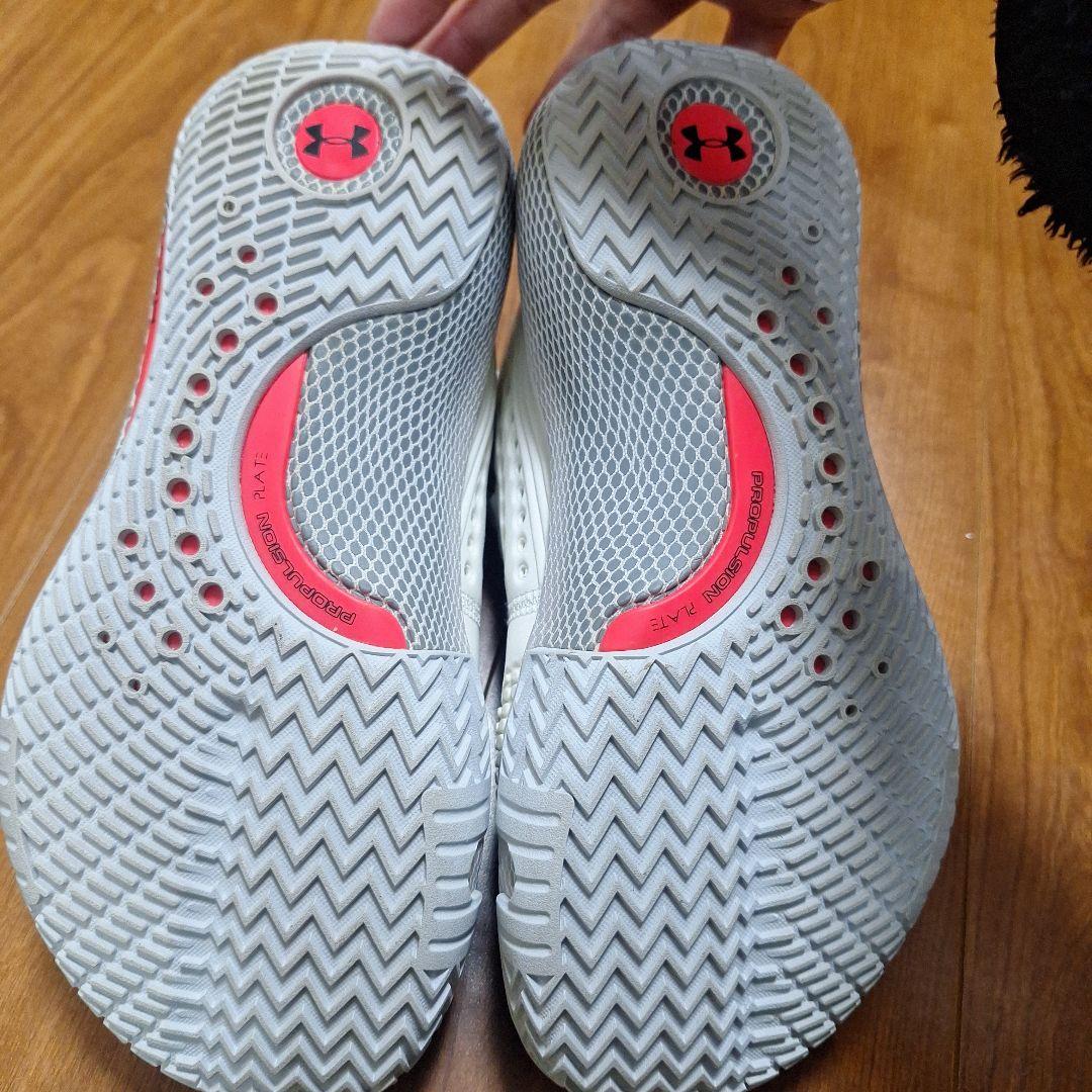 UNDER ARMOUR　バッシュ　25.0cm