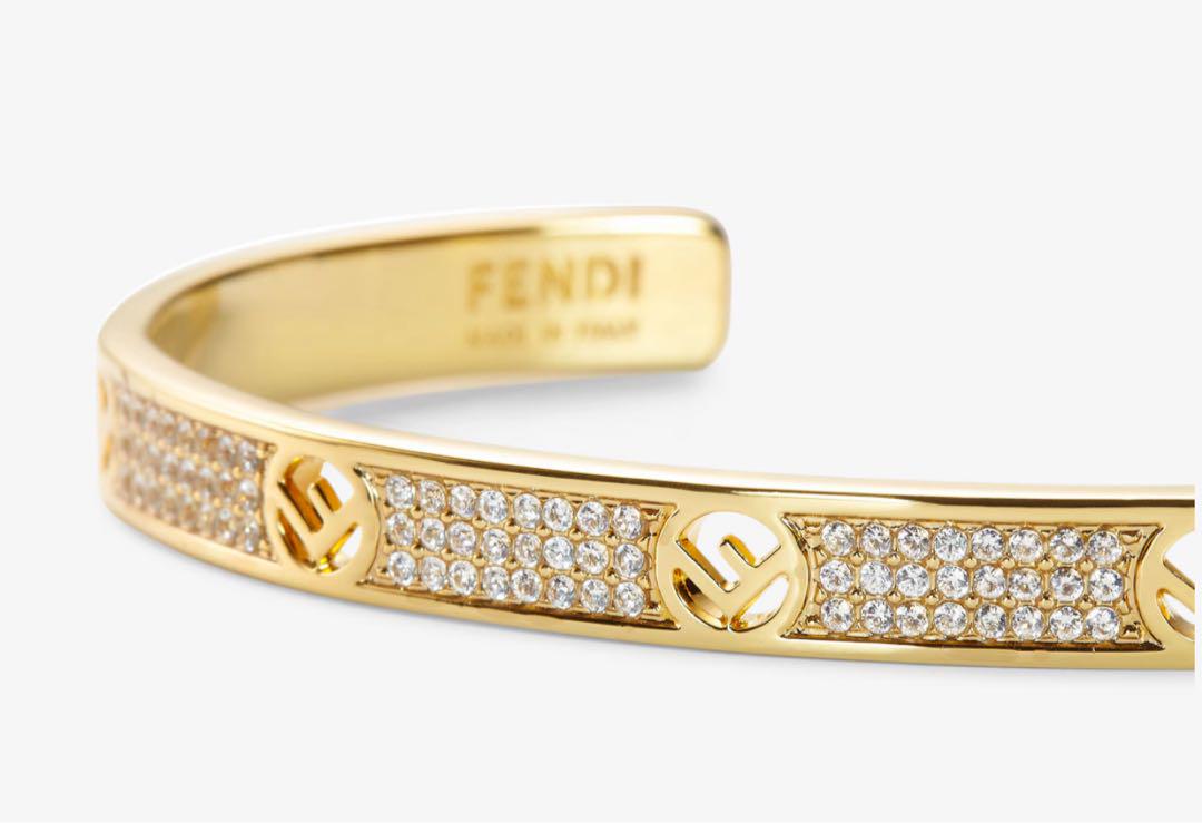 【極美品】フェンディ　ロゴ　ブレスレット　ゴールド　アタッチメント　バングル 極美品】FENDI ブレスレット バングル - メルカリ