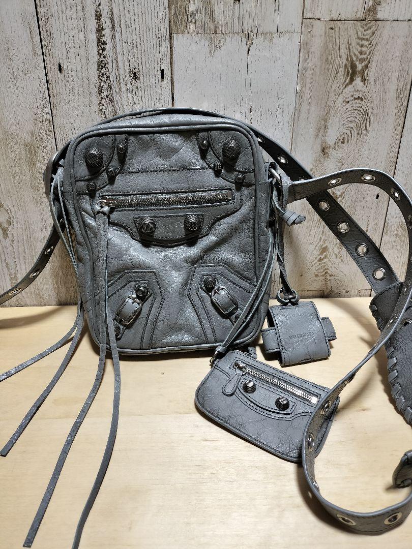 バレンシアガLe Cagole テクスチャードレザー メッセンジャーバッグ