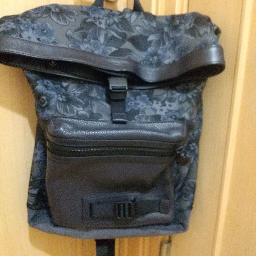 希少！コーチ　花柄ロールトップリュック