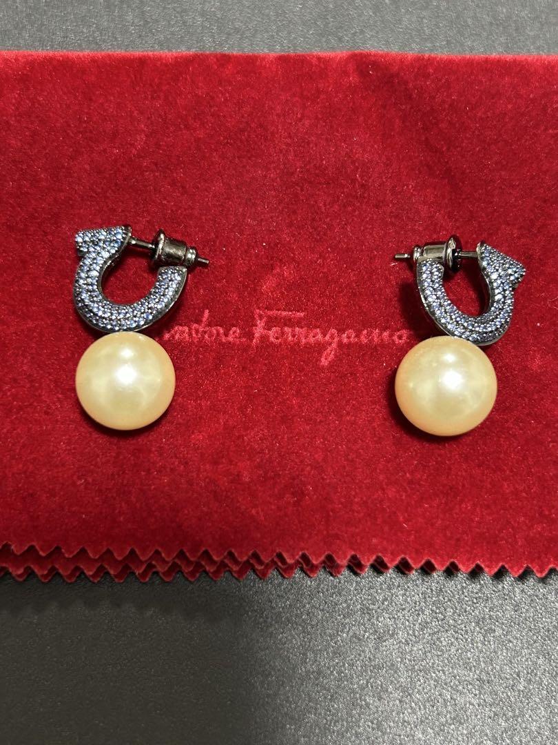 Salvatore Ferragamo フェラガモ　ブルーパールピアス(両耳)