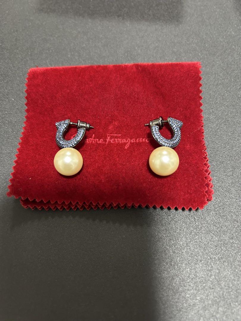 Salvatore Ferragamo フェラガモ　ブルーパールピアス(両耳)