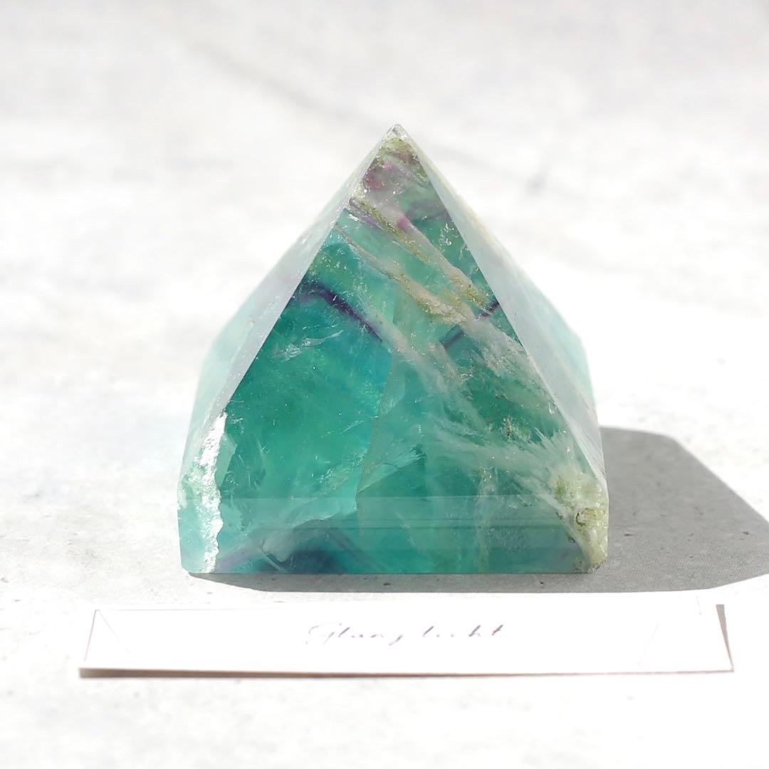 エンジェルフェザーフローライト ミニサイズ ピラミッド型 天然石 蛍石 希少 エンジェルフェザーフローライト ミニサイズ ピラミッド型 天然石 蛍石 希少