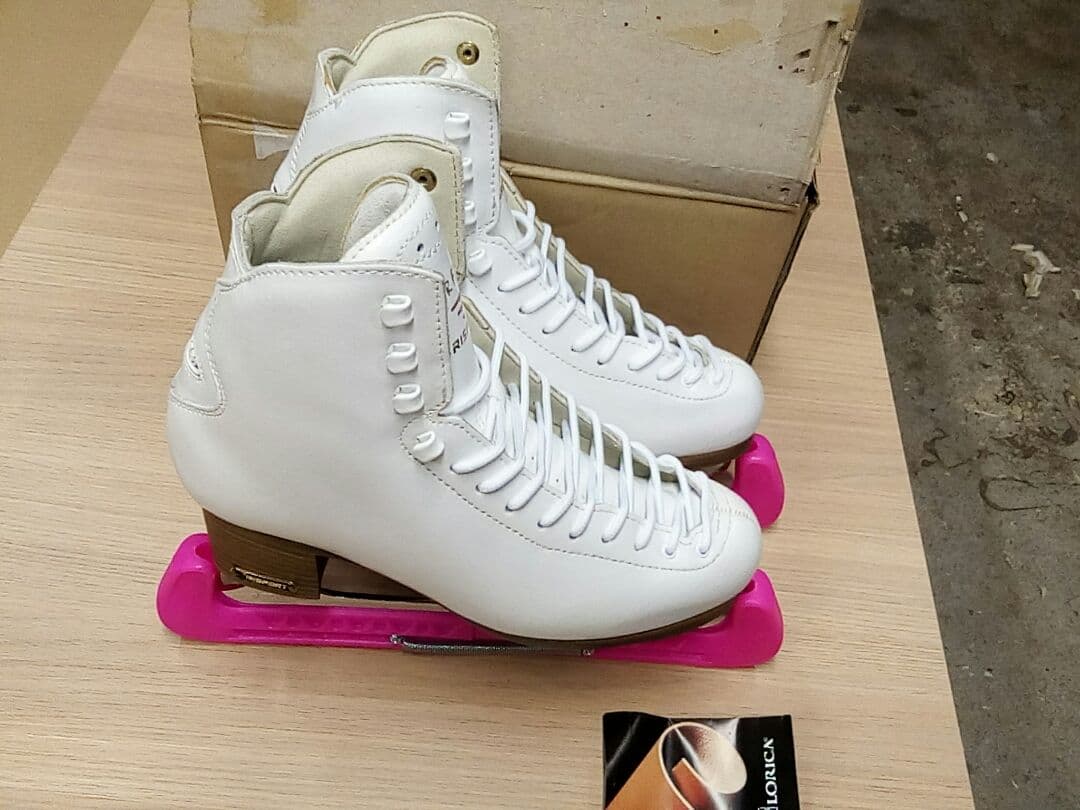 即納特典付き フィギュアスケート靴リスポートrf2未使用 人気絶頂 Www Cpffeedsolution Com