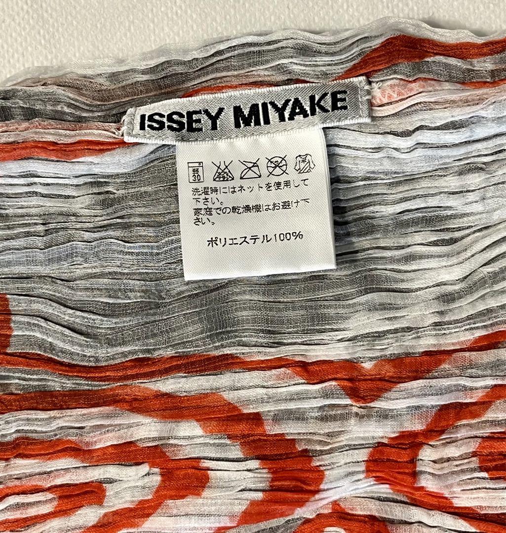 ISSEY MIYAKE　イッセイミヤケ 渦巻プリントプリーツカットソー　半袖