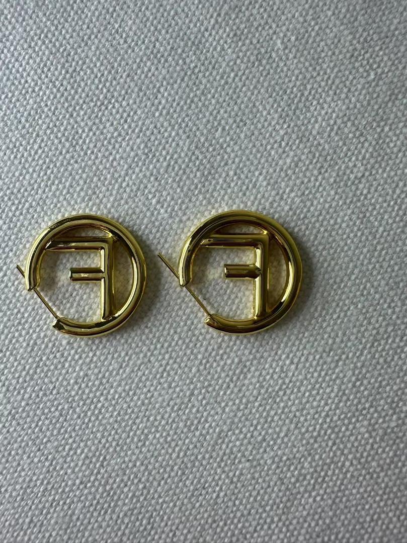 ピアス Fロゴ ゴールド**